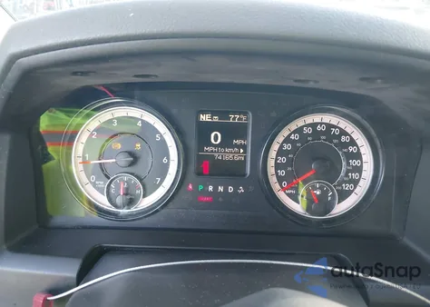 2019 Ram 1500 Classic Express 4X4 6'4 Box из США, поврежденный, VIN 1C6RR7FGXKS571553